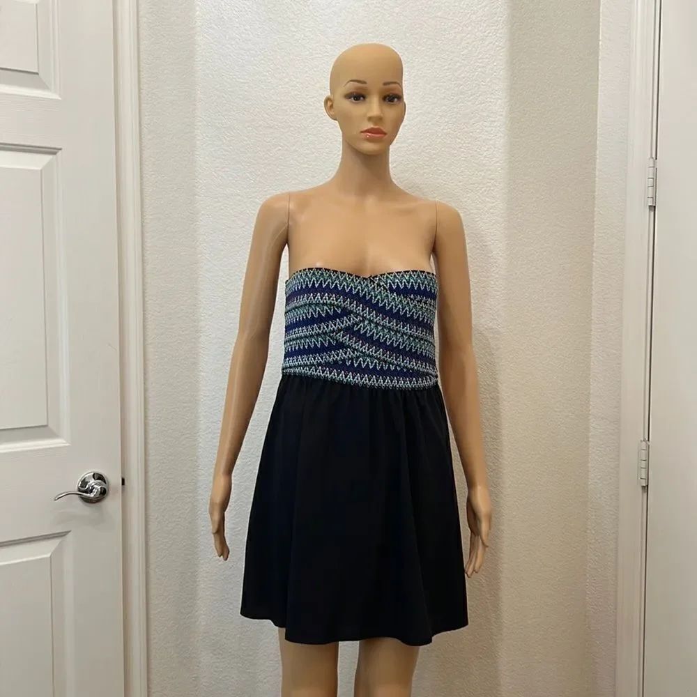 Tobi Strapless Dress Size Medium Elastic Stretch Bust Zipper Back 💯% Polyester
